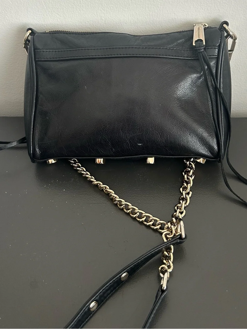 B. Makowsky Black Leather Crossbody Bag Gold Hardware Chain Strap Everyday Purse